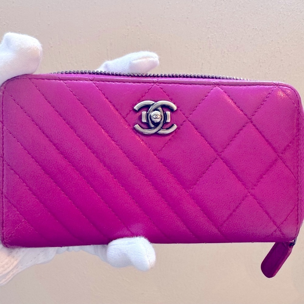 CHANEL SOLD 🔥 Matelasse
Boy Chanel Wallet Round
Zipper hot Pink Lambskin , - Picture 5 of 16
